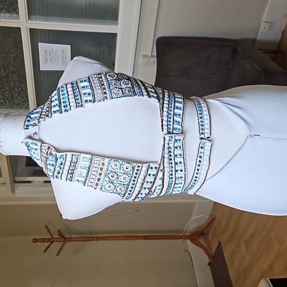 Size 6 white Sherri Hill gown with blue and bronze color tone beadwork - Picture 7 of 15